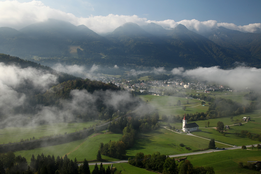 Bitnje II.
Vas Bitnje v Bohinju. Zadaj je Bohinjska Bistrica.
Ključne besede: bitnje bohinjska bistrica bohinj
