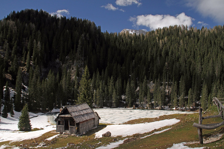 Planina Jezero I.
Na planini Jezero še vztraja zima
Ključne besede: planina jezero