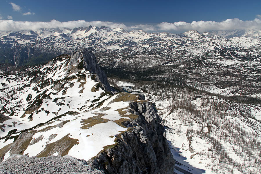 S Kopice
S kopice proti Mali in Veliki Tičarici in dolini triglavskih jezer. Zadaj se oblači v Južnih bohinjskih gorah.
Ključne besede: kopica mala velika tičarica triglavska jezera južne bohinjske gore