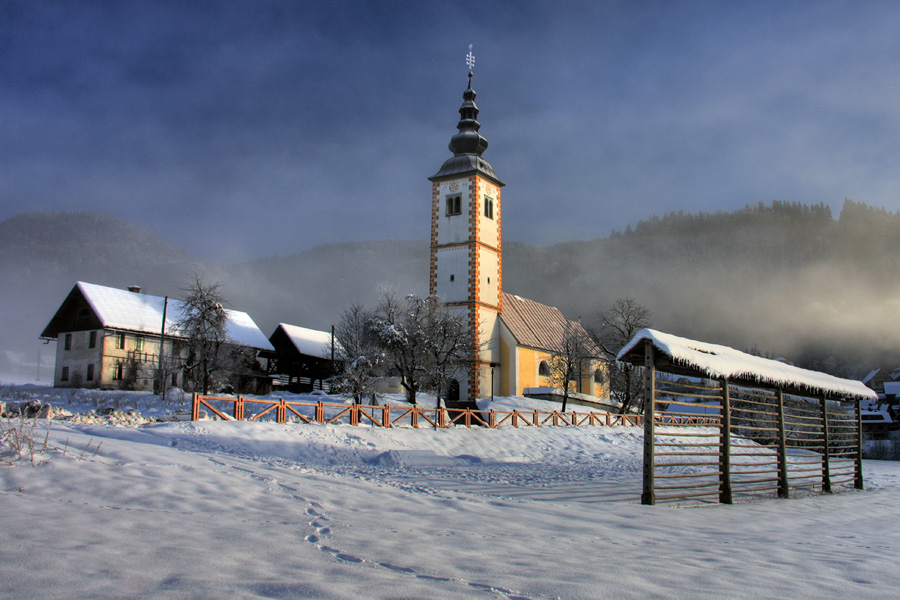 Jereka
Jereka v jutranjih meglicah.
Ključne besede: jereka bohinj
