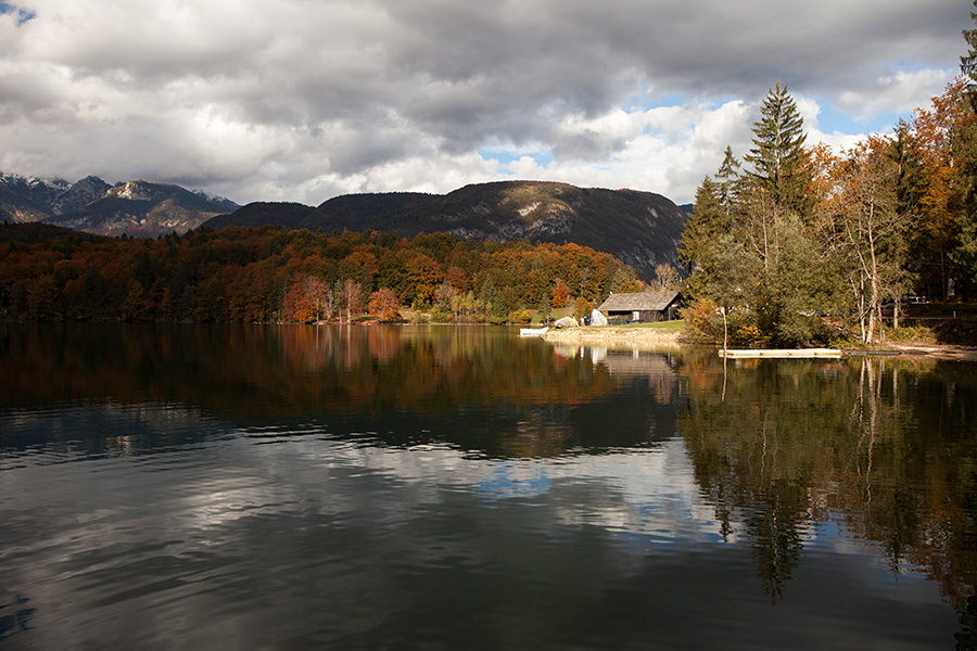 Bohinjsko jezero
Čolnarna.
Ključne besede: bohinjsko jezero čolnarna
