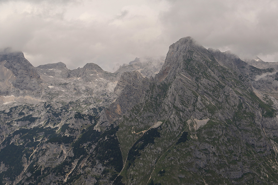 Pihavec
Proti Pihavcu s koče Na Prehodavcih.
Ključne besede: prehodavci pihavec