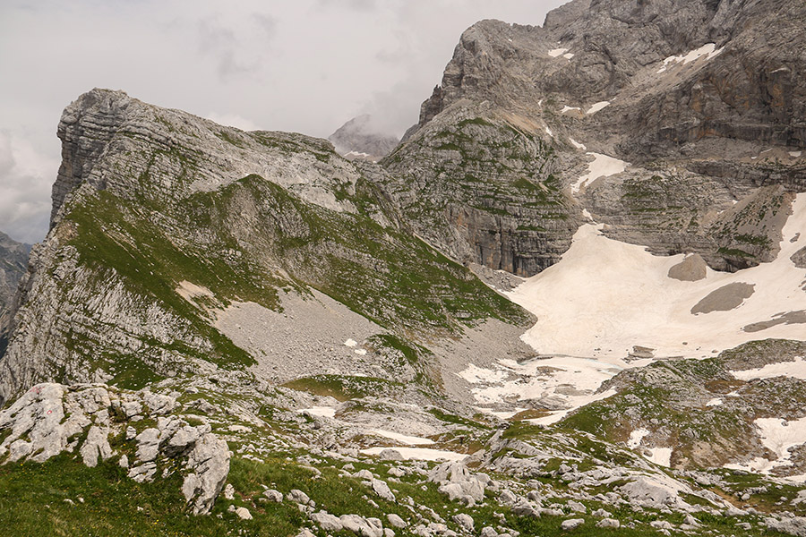 Vodnikov Vršac
Vodnikov vršas in s snegom zalito jezero pod njim.
Ključne besede: vodnikov vršac jezero