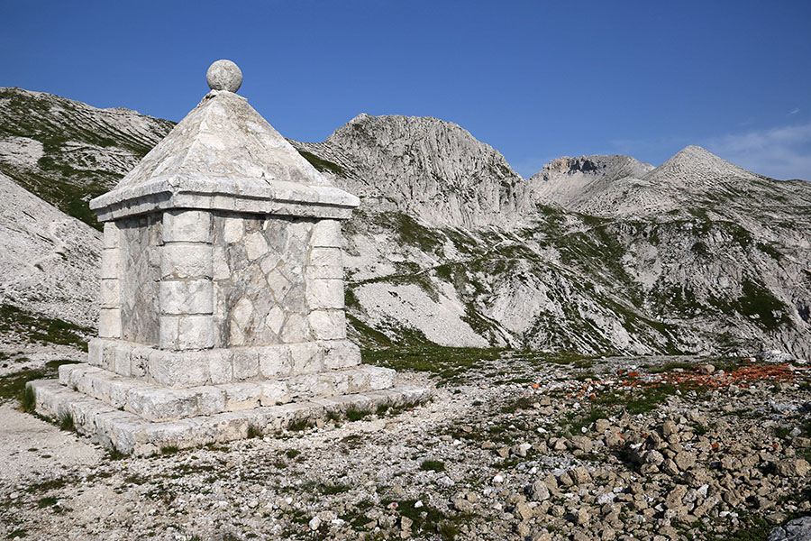 Pot s Peskov
Spomenik padlim med I. Svetovno vojno.
Ključne besede: mali peski