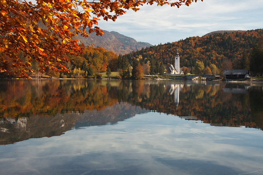 Bohinj jeseni I.
Bohinjsko jezero v jesenskih barvah.
Ključne besede: bohinjsko jezero sv. janez