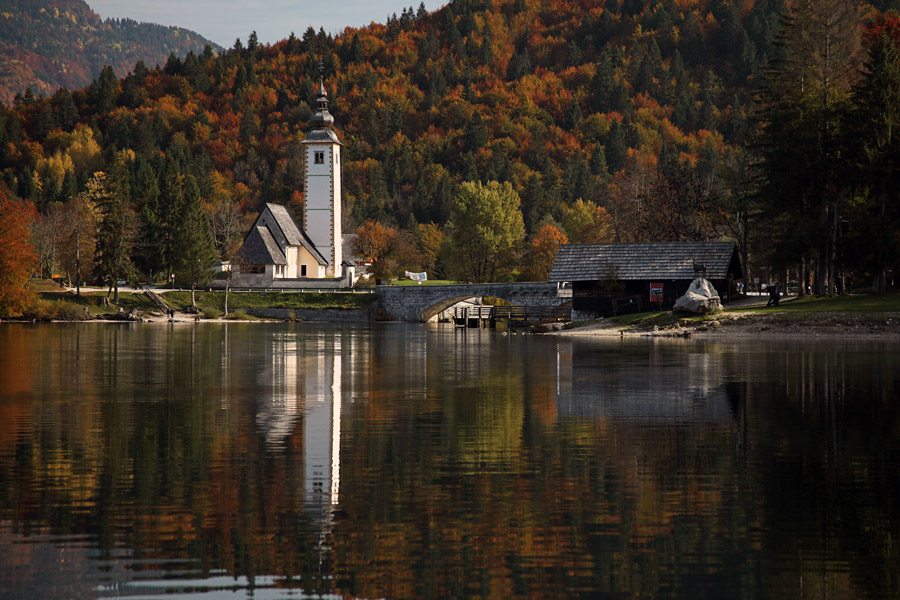 Bohinj jeseni II.
Cerkvica Sv. Janeza.
Ključne besede: bohinjsko jezero sv. janez