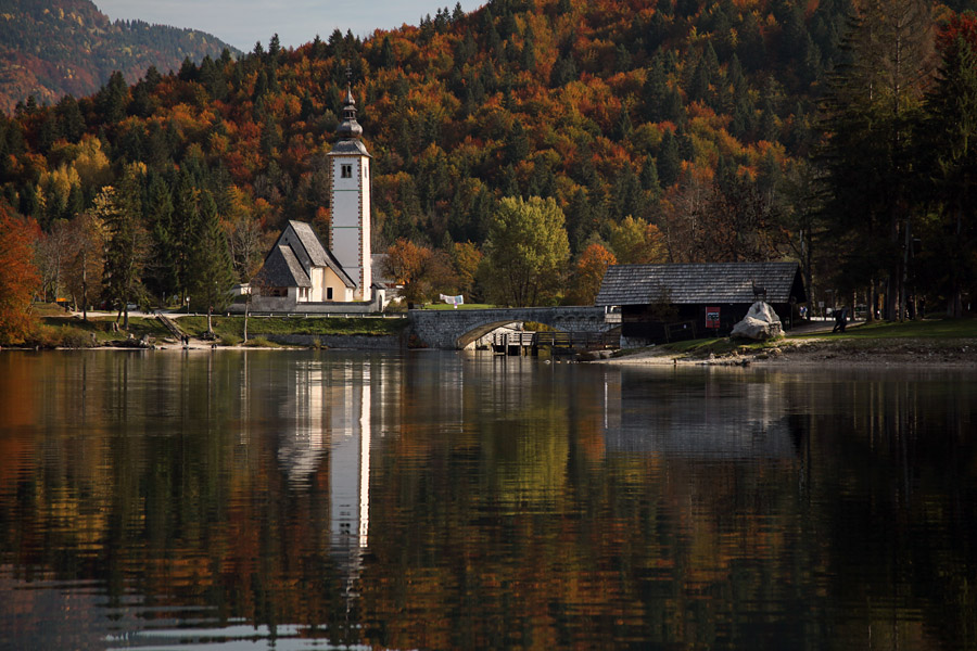 Bohinj jeseni II.
Cerkvica Sv. Janeza.
Ključne besede: bohinjsko jezero sv. janez