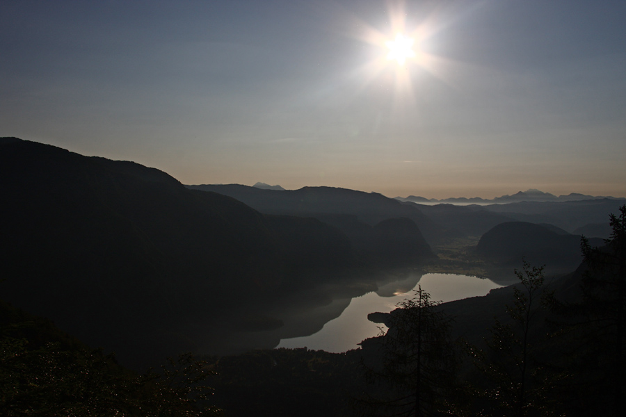 Sončno jutro
Sončno jutro nad Bohinjem.
Ključne besede: bohinj