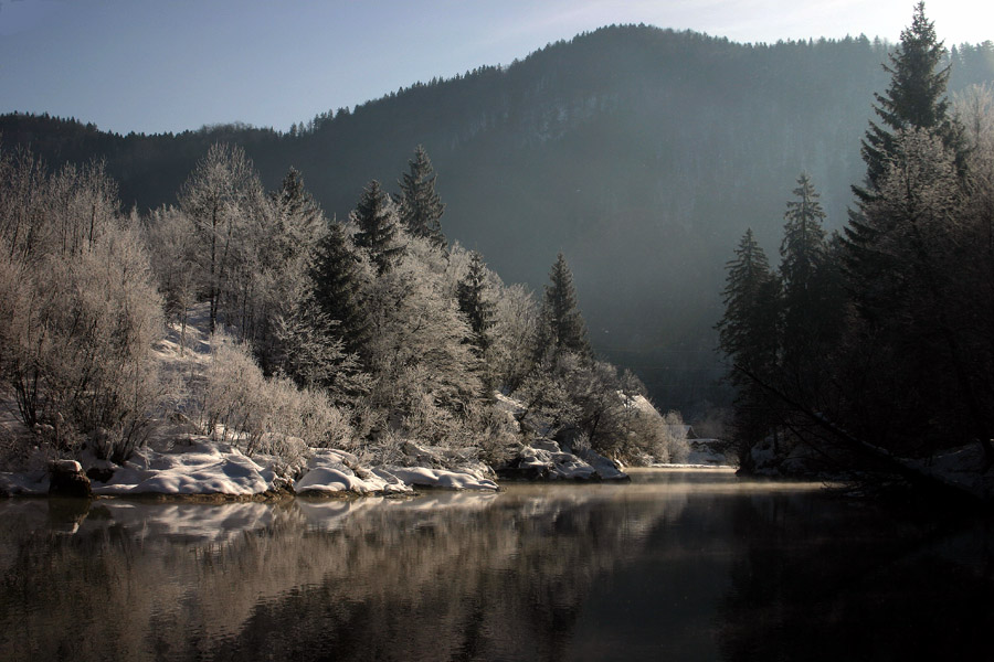 Sava
Ovinek Save pri Lepencah.
Ključne besede: sava zima
