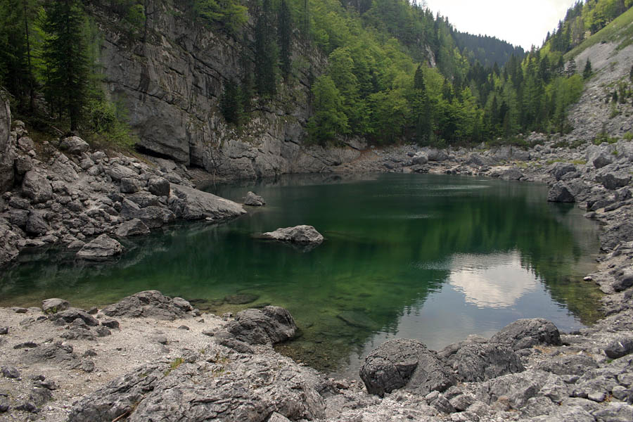 Črno jezero v pomladnih barvah II
Najnižje triglavsko jezero.
Ključne besede: črno jezero 7j