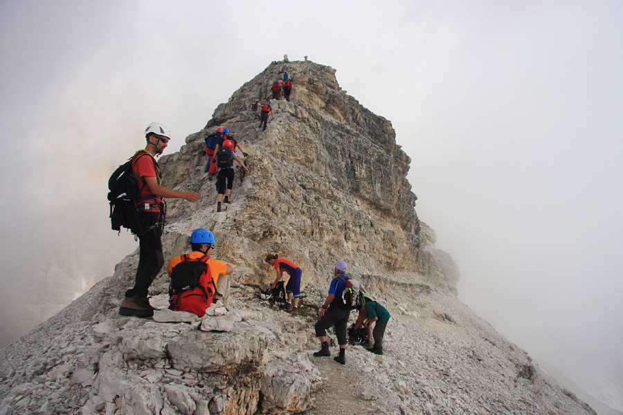 Vstop v ferato
Začetek ferate Gianni Aglio proti Tofani di Mezzo. Del, ki je na sliki, ni zavarovan in deluje kot "naravna selekcija" za ferato.
Ključne besede: tofana di mezzo ferata ferrata gianni aglio dolomiti