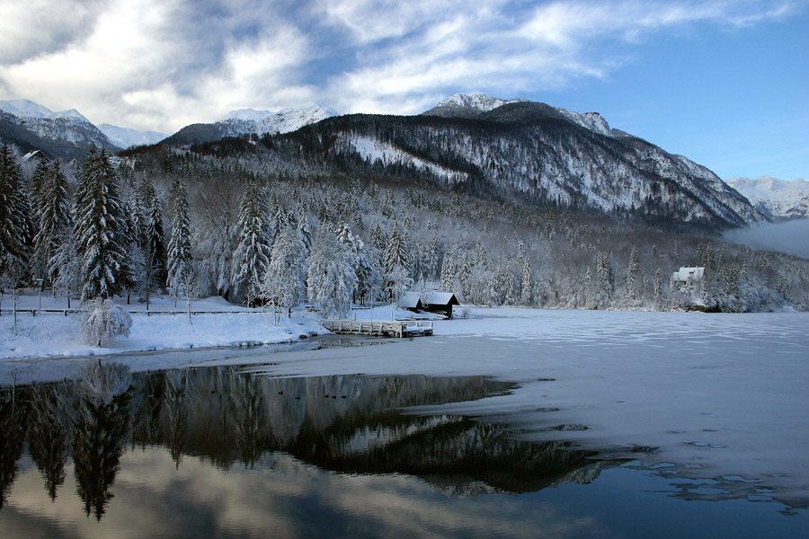 Bohinjsko jezero
Bohinjsko jezero pozimi.
Ključne besede: bohinjsko jezero bohinj zima