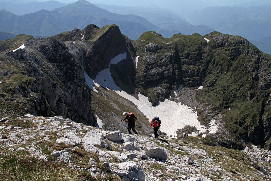 Proti vrhu Škofiča
Zadaj Rdeči rob.
Ključne besede: rdeči rob škofič
