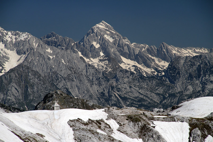 Jalovec v daljavi
Preko kapelice na Peskih. S Škofiča.
Ključne besede: rdeči rob škofič peski jalovec