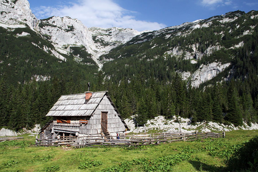 Planina v Lazu
Stan v planini Laz.
Ključne besede: planina laz