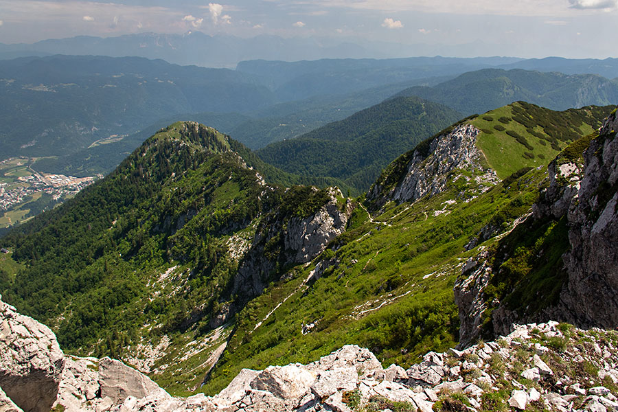 S Črne prsti
Črna gora in greben Home s Črne prsti.
Ključne besede: črna gora prst home