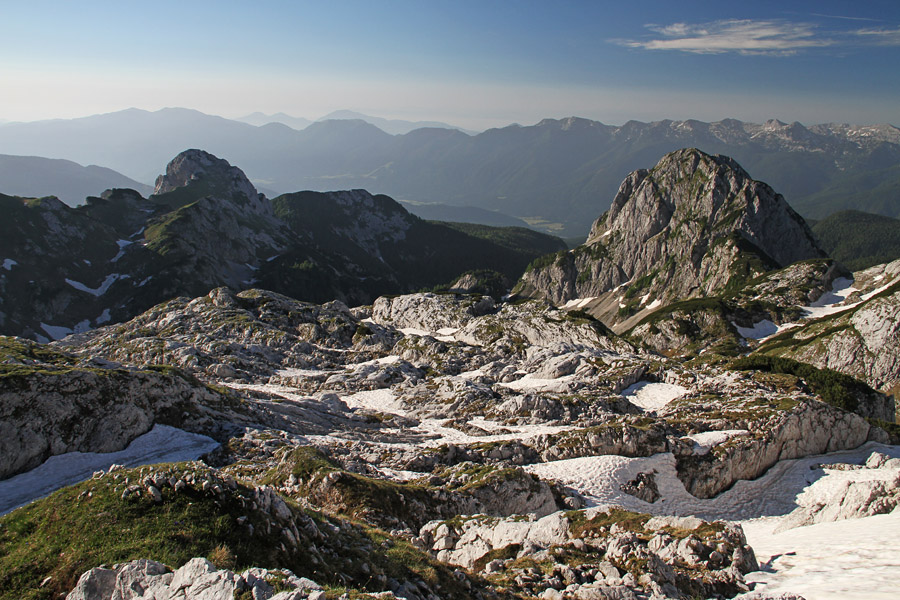Pod Vrhom Hribaric II.
Pogled nazaj proti Stogovom, Ogradom in Krstenici.
Ključne besede: vrh hribaric stog jezerski prevalski ogradi