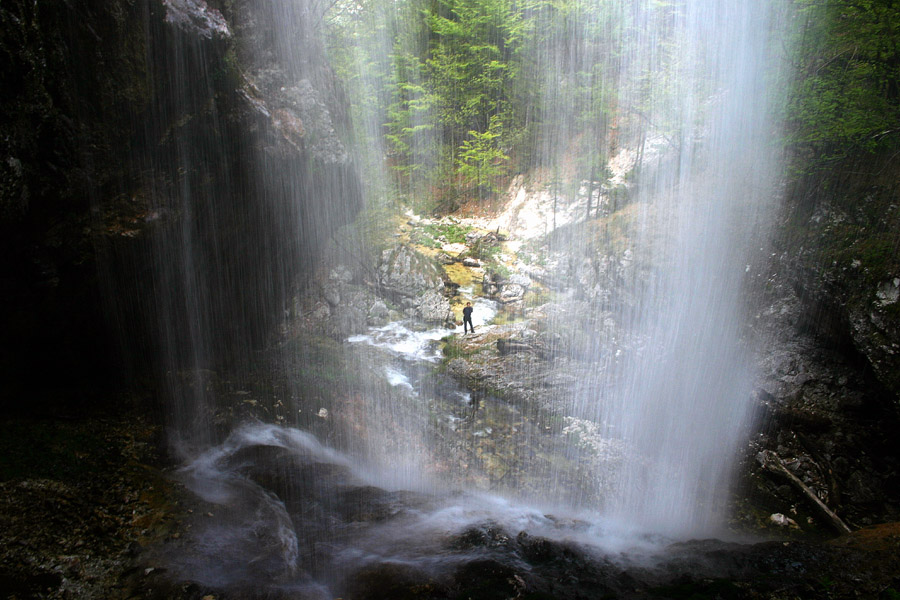 Skozi slap
Fotografirano skozi slap. Bohinj.
Ključne besede: slap