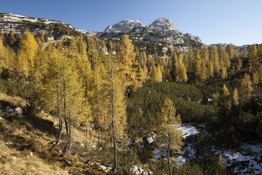 Proti Kalu II.
S poti Velika vrata - planina Za Skalo.
Ključne besede: kal