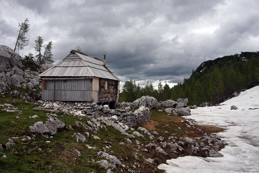 Ovčarija
Eden od stanov na planini Ovčarija.
Ključne besede: planina ovčarija