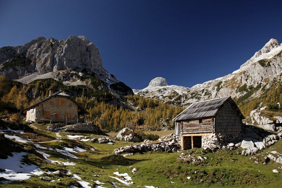Planina Velo polje
Na planini Velo polje. Mišelj vrh in Šmarjetna glava.
Ključne besede: velo polje mišelj vrh šmarjetna glava