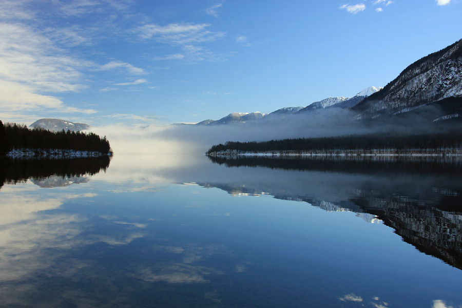 Zimski dan IV.
Megle in sonce nad Bohinjskim jezerom.
Ključne besede: bohinj bohinjsko jezero