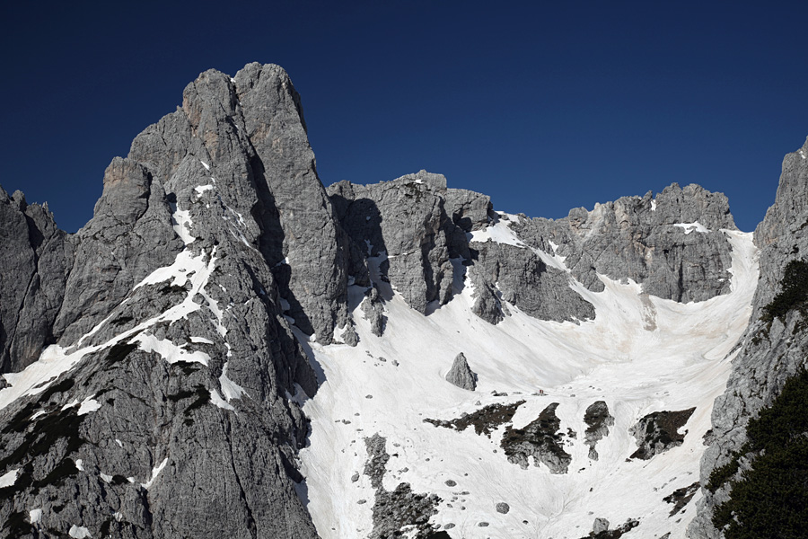 Visoka Bela špica
S poti na Lepo glavo. Visoka bela špica in bivak Gorizia.
Ključne besede: lepa glava vetta bella visoka bela špica bivak gorizia