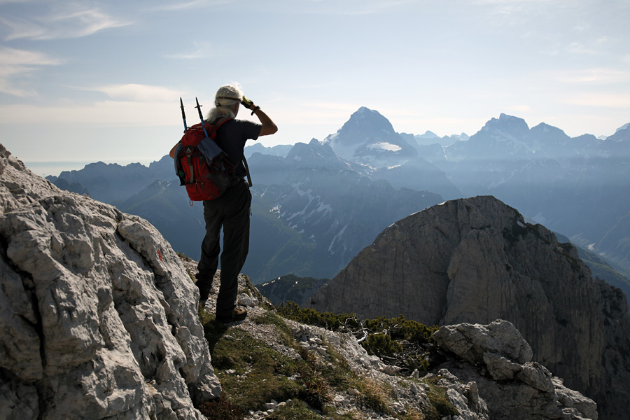 Razgledi z Lepe glave
Razgled na Mangart in Jalovec z Lepe glave, spredaj pa soseda Visoka polica.
Ključne besede: lepa glava vetta bella mangart jalovec visoka polica cima delle cenge