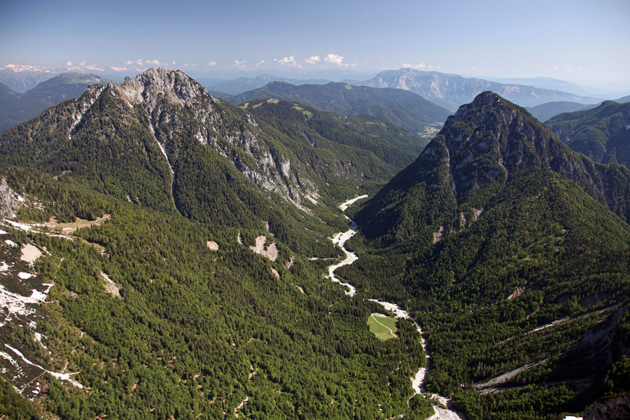 Dolina mrzle vode
Z Lepe glave. Dolina mrzle vode med Kamnitim lovcem in Kraljevsko špico.
Ključne besede: lepa glava vetta bella dolina mrzle vode kamniti lovec kraljeva špica