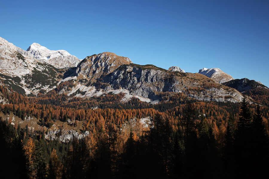 Triglav, Ogradi in Tosc
Triglav, Ogradi in Tosc s planine Viševnik.
Ključne besede: planina viševnik triglav ogradi tosc