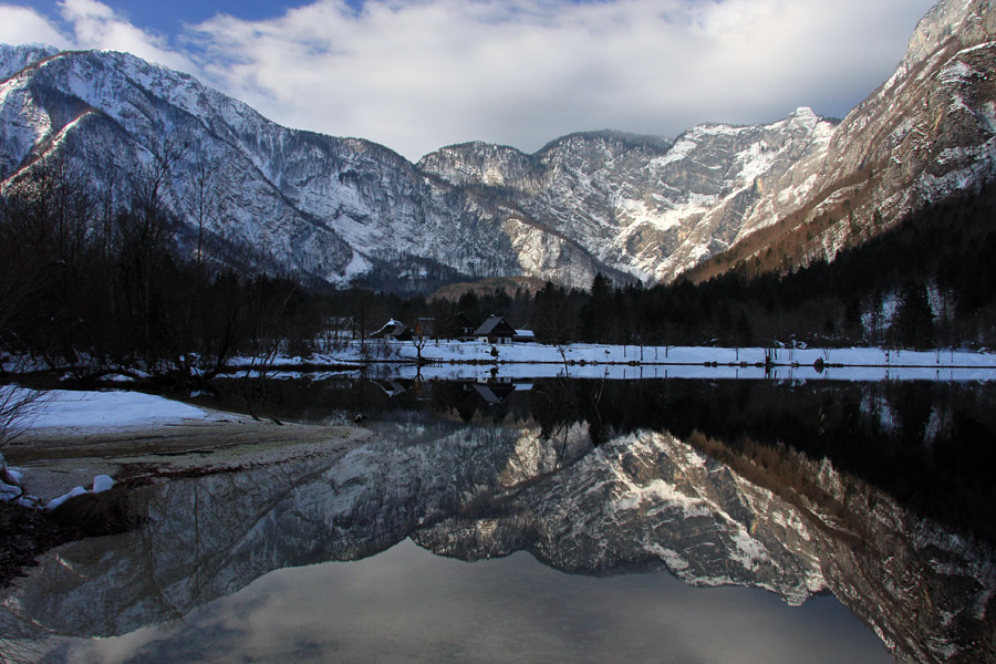V Ukancu
S točke kjer priteče Savica v jezero.
Ključne besede: bohinjsko jezero ukanc bohinj