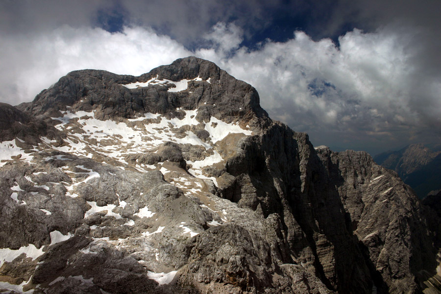 Triglav
Pogled proti Triglavu in njegovi severni steni. Z Begunjskega vrha.
Ključne besede: triglav severna triglavska stena